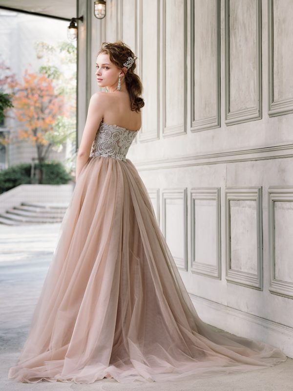 グレイッシュピンクの大人のカラードレス ウエディングドレス Jp