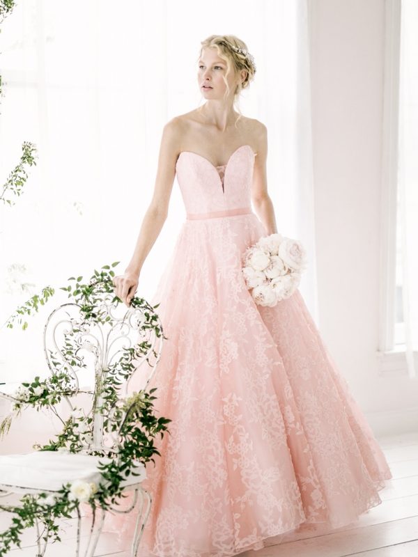 GRANMANIEウェディングドレス　ピンク背中はファスナーです