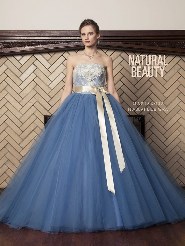 Natural Beauty Blue Grayカラードレス 胸元は３dデザイン ウエディングドレス Jp