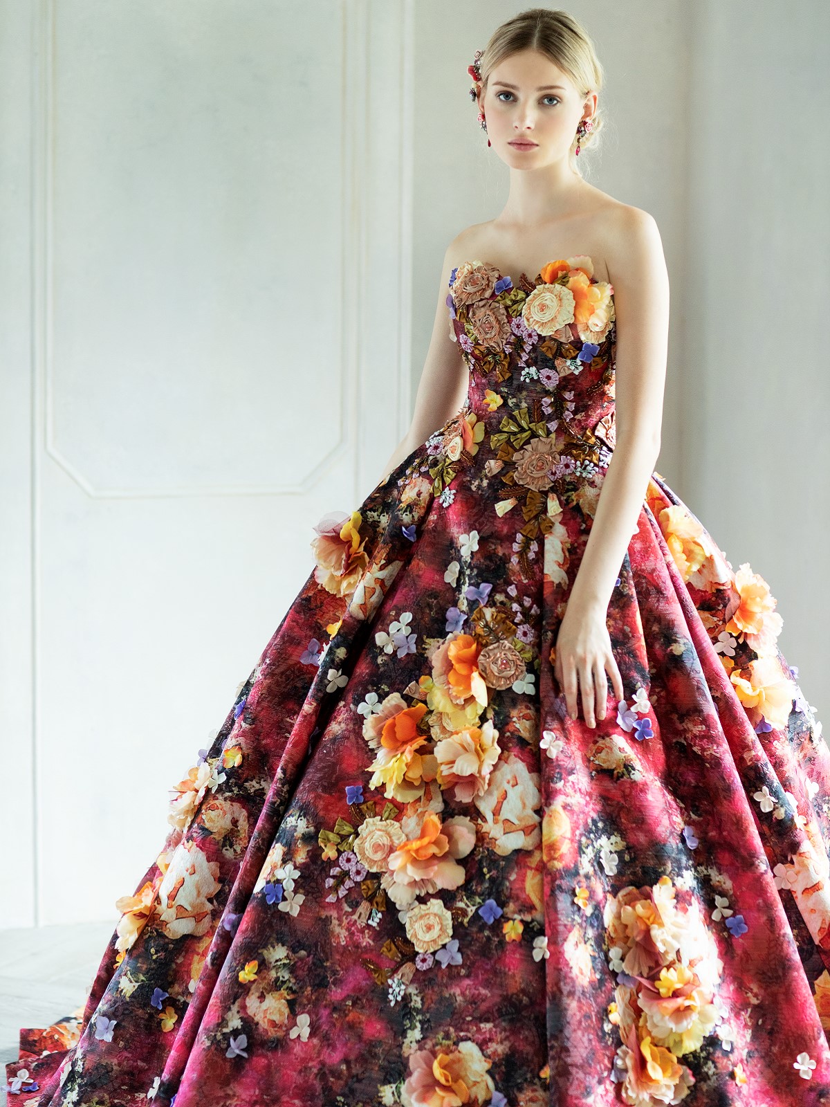 ボリューム感ある花柄のカラードレス 桂由美ブライダルハウス ウエディングドレス Jp